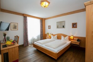 Double Room | Minibar, in-room safe, desk, free WiFi - Kaiserhof Hotel Sonne (N ördlingen)