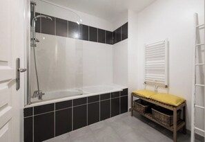 Combined shower/tub, hair dryer, soap, toilet paper