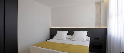 Premium bedding, in-room safe, desk, soundproofing