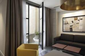 Literie de qualité supérieure, coffres-forts dans les chambres, bureau