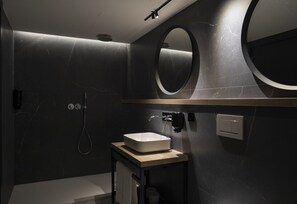Shower, rainfall showerhead, hair dryer, towels - Apartamentos Feten (Valencia)