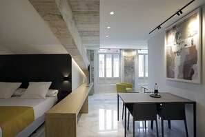 Superior Double Room | Premium bedding, in-room safe, desk, soundproofing - Apartamentos Feten (Valencia)