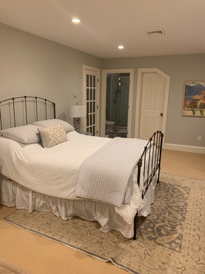 9 habitaciones, escritorio y tabla de planchar con plancha 