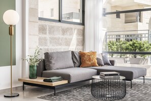 Penthouse, 3 Bedrooms, Balcony | Living room | 42-inch Smart TV with cable channels, TV - Mr. Agrippa - By TLV2GO (Jerusalem)