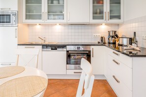 Fridge, microwave, dishwasher, coffee/tea maker