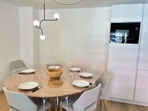 Dining - Superb central duplex with spa access, terrace, and parking (Les Gets)