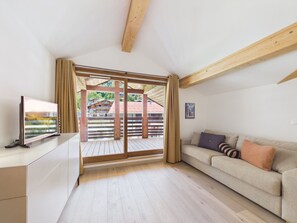 TV - Superb central duplex with spa access, terrace, and parking (Les Gets)