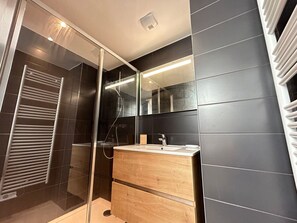 Bathroom - Superb central duplex with spa access, terrace, and parking (Les Gets)