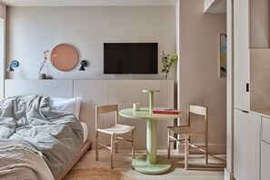 In-room safe, desk, blackout curtains, free WiFi - Buckle Street Studios by Locke, Aldgate (London)