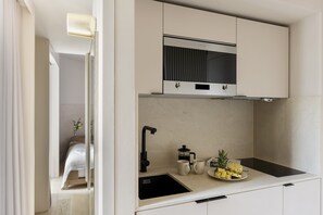 Coffee/tea maker, electric kettle - Buckle Street Studios by Locke, Aldgate (London)