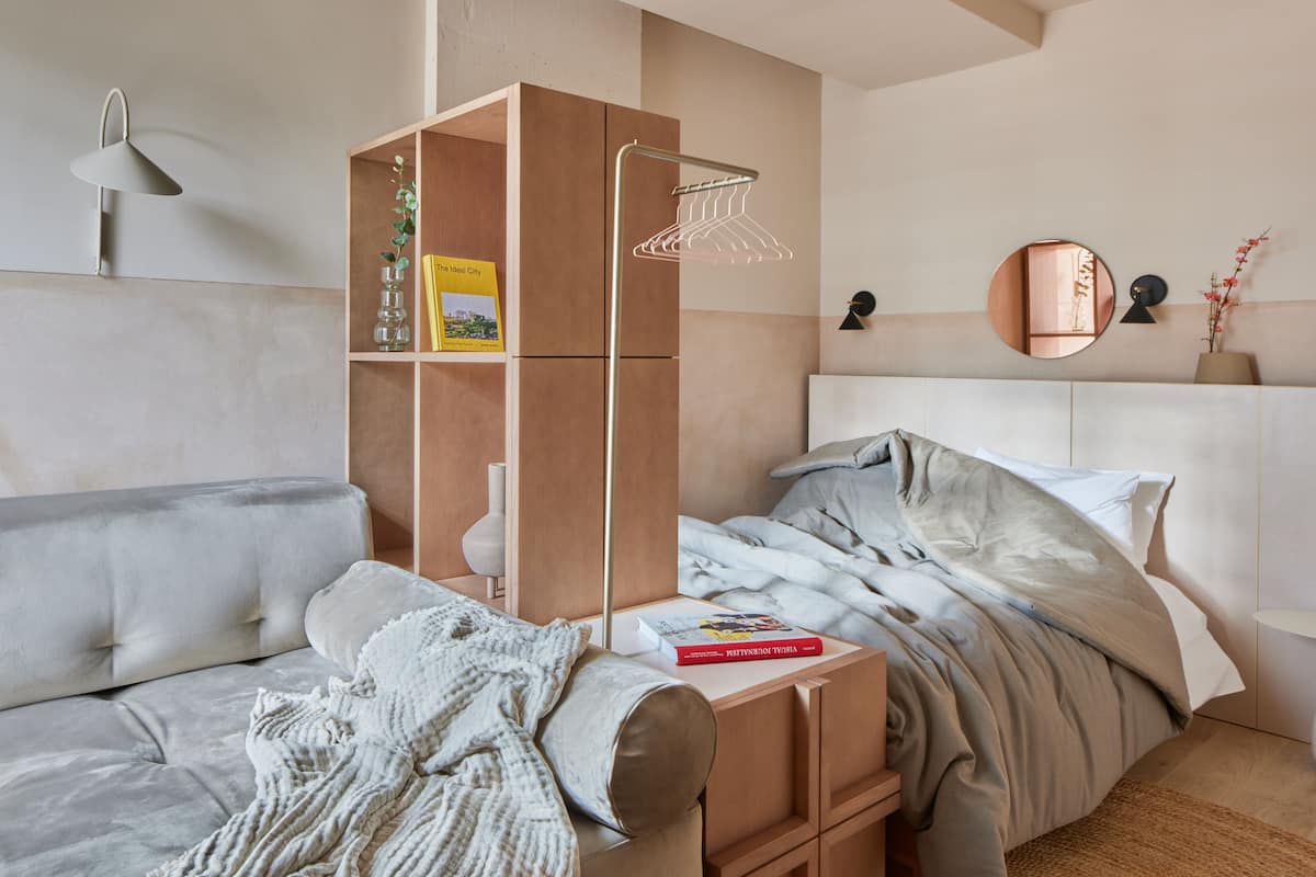 Locke Studio- Accessible | In-room safe, desk, blackout curtains, free WiFi