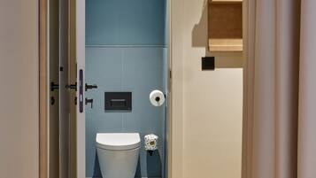 Cosy Studio | Bagno | Doccia, soffione a pioggia, set di cortesia firmato, asciugacapelli