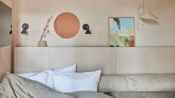 Cosy Studio - Corner | In-room safe, desk, blackout curtains, free WiFi
