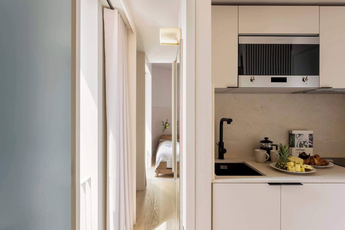 Cosy Studio - Corner | In-room safe, desk, blackout drapes, WiFi (free)