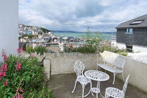Outdoor dining - Bay View Cottage, Spectacular Sea Views & Terrace (Brixham)
