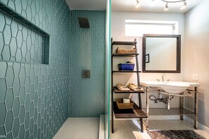 Douche, serviettes fournies