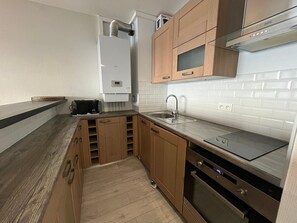 Fridge, oven, stovetop, coffee/tea maker - T2 cabin apartment with parking, pets allowed (Arcachon)