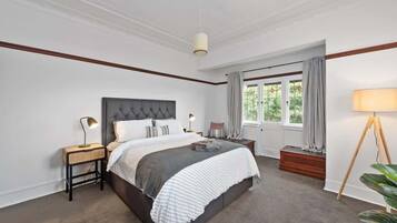 2 bedrooms, desk, iron/ironing board, travel cot
