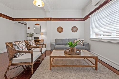 Art Deco in Ascot! ~ 2Bed / 1Bath / 1Car