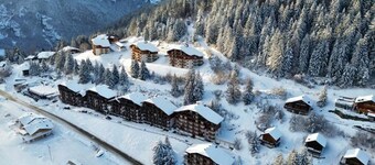 Cozy 2-Room Apartment with Terrace, Mountain Views, and Parking in Le Biot