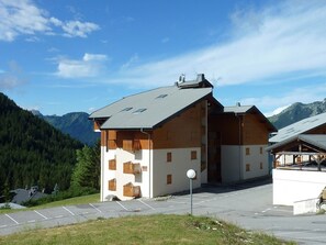 Exterior - Cozy 2-Room Apartment with Terrace, Mountain Views, and Parking in Le Biot (Le Biot)