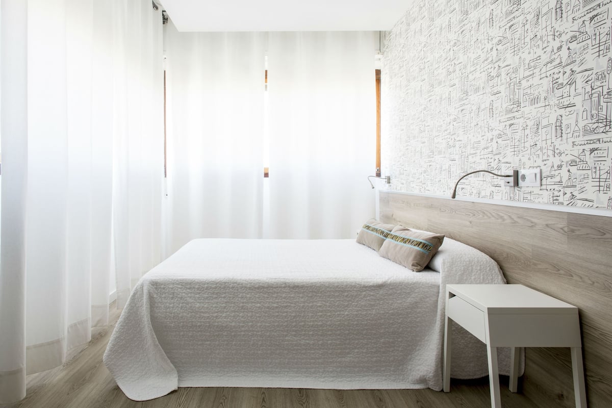 Estudio ejecutivo, 1 cama Queen size | Escritorio, espacio para trabajar con laptop y wifi gratis