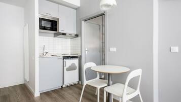 Executive Studio, 1 Queen Bed | Private kitchen | Fridge, microwave, cookware/dishes/utensils, kitchen islands