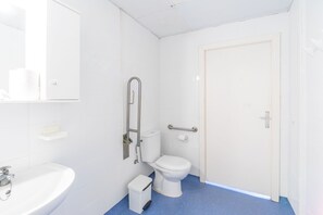 Chambre Quadruple Standard | Salle de bain