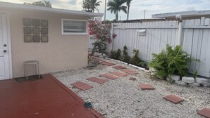 Unclassified image, 5 of 9, button - Venecia     (West Palm Beach)