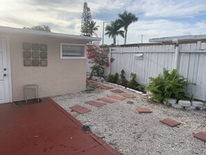Property grounds - Venecia     (West Palm Beach)
