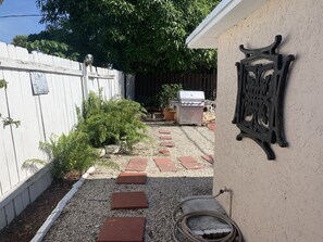 Property grounds - Venecia     (West Palm Beach)