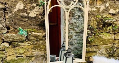 THE TENTH HOUSE 1750 Wirksworth Peak District Georgian Cottage Derbyshire Luxury