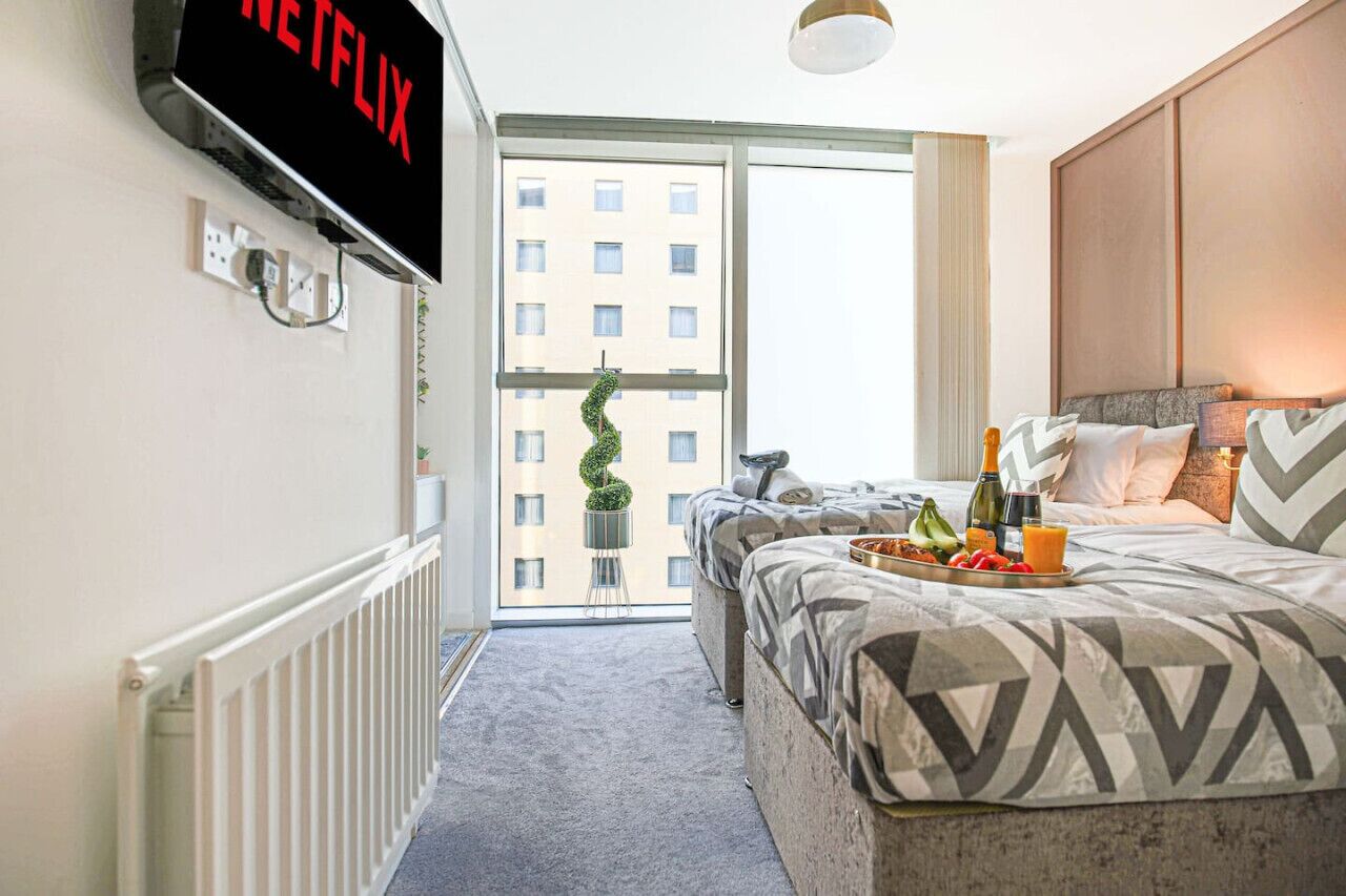 1 Schlafzimmer, Schreibtisch, Bügeleisen/Bügelbrett, Reisekinderbett