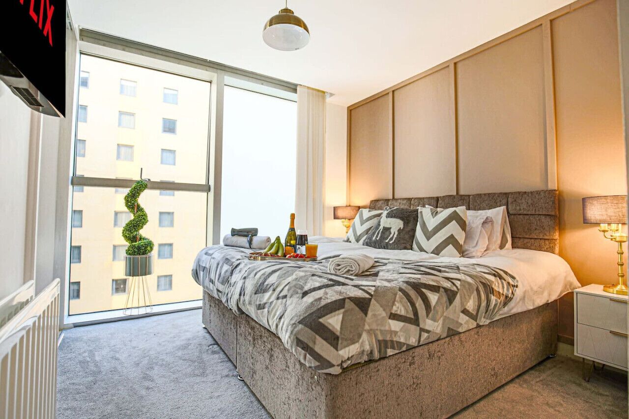 Desk, iron/ironing board, travel crib, WiFi