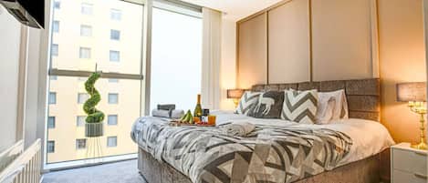Desk, iron/ironing board, travel cot, WiFi