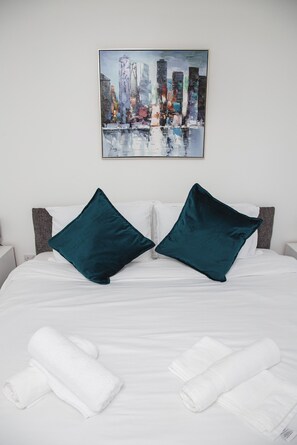 Apartment (2 Bedrooms) | 2 bedrooms - NEW 2BD Pontact Flat in the Heart of Didcot (Didcot)