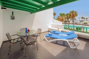 Outdoor dining - Lanzahost "LARIMAR" with fabulous sea views (Costa Teguise)
