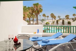 Outdoor dining - Lanzahost "LARIMAR" with fabulous sea views (Costa Teguise)