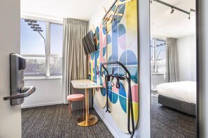 Studio Double with Shared Bathroom - Royal Hotel by Nightcap Social (Essendon)