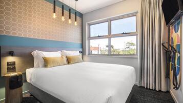 Studio Double with Shared Bathroom | Iron/ironing board, free WiFi, bed sheets