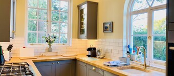 The Westgate - Elegant Flat in a Seaside Georgian Villa