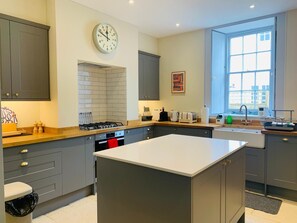 Fridge, microwave, oven, dishwasher - The Garden Flat - An Elegant Georgian Single Level Holiday Home (Charmouth)