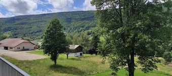 LELEXINE APARTMENT WITH BALCONY AT THE FOOT OF THE SLOPES, NOT OVERLOOKED