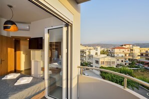 Hochwertige Bettwaren, Zimmersafe, Schreibtisch