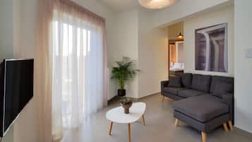 Superior-Apartment | Wohnzimmer | 42-Zoll-Flachbildfernseher mit Satellitenempfang, Fernseher