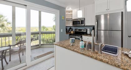 2 bed/2 bath marsh front unit in Sea Palms