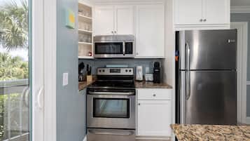 KylskÄp, mikrovÄgsugn, ugn och spishÀll