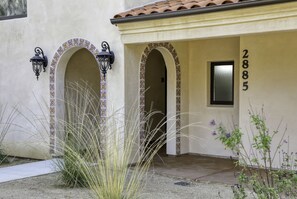 Exterior detail - Casa Blanca Big 7Bdrm Home Steps to Beach, Golf & Wine (Avila Beach)