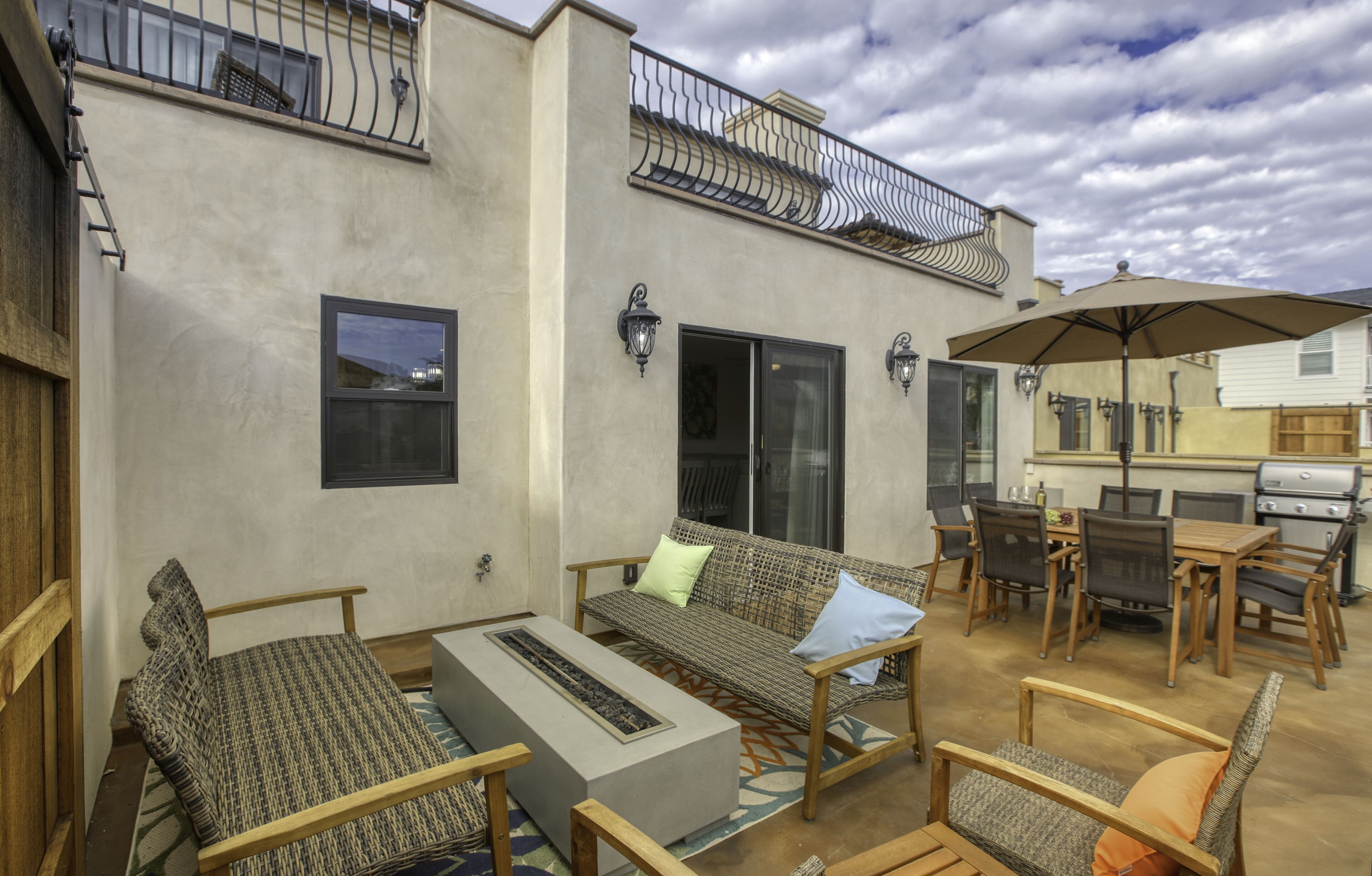 CASA BLANCA 4Bdrm Beach Home Steps from Beach, Golf & Wine