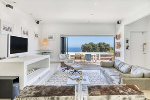 TV, fireplace, DVD player, stereo